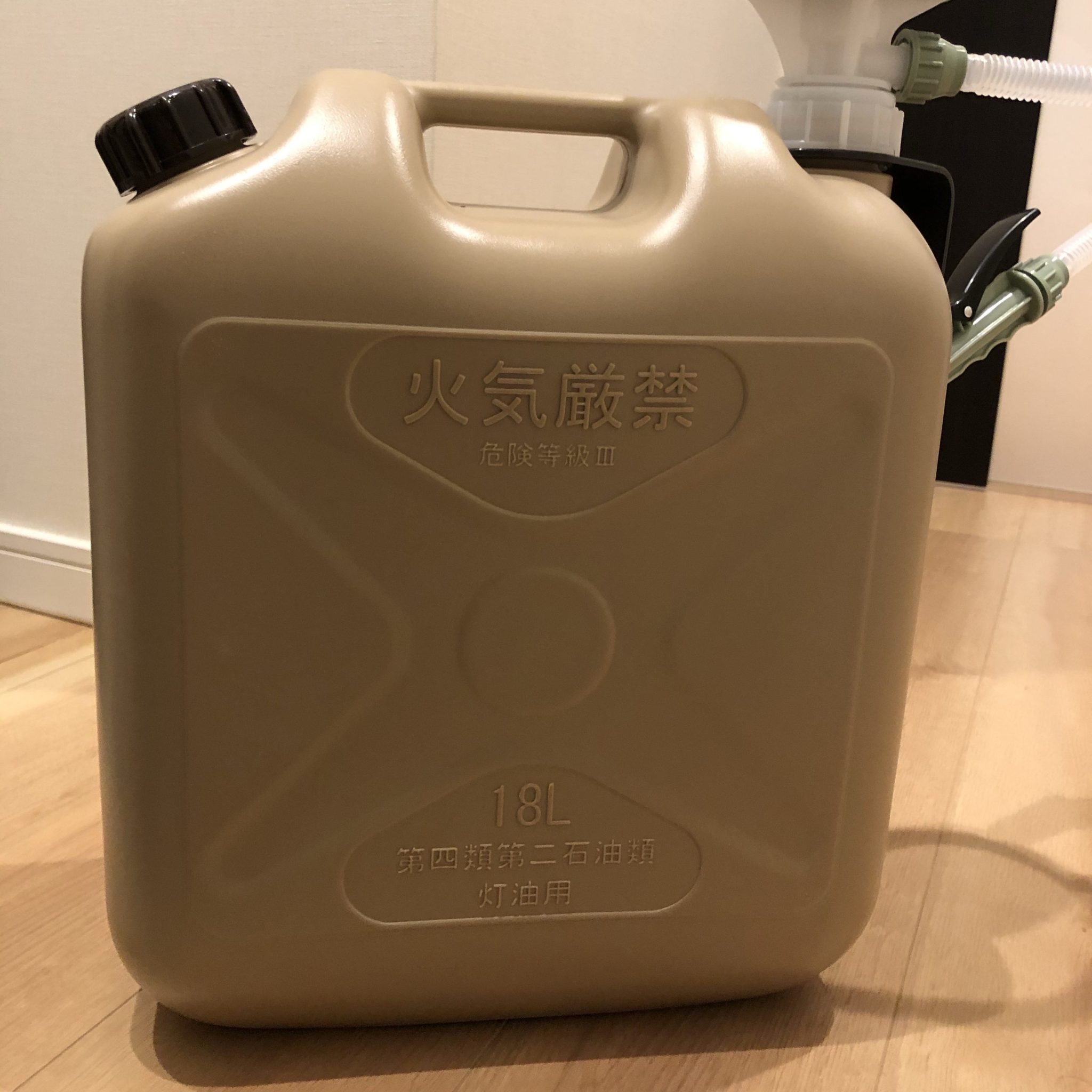 灯油タンク「The Genie Tank (ジィニータンク)」と給油ポンプ「アラジン×タカギコラボ」でおしゃれ給油｜みはらしラボ